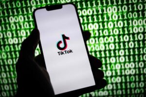Complot TikTok, le cheval de Troie dans nos poches ?